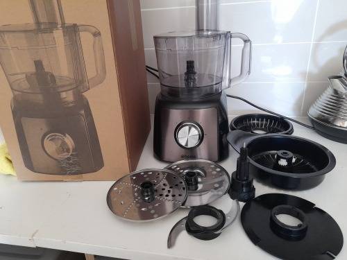 **LIKE NEW ,NOT USED @HOME FOOD PROCESSOR WILL ALL ATTACHMENTS IN BOX**R1600 IN STORE**