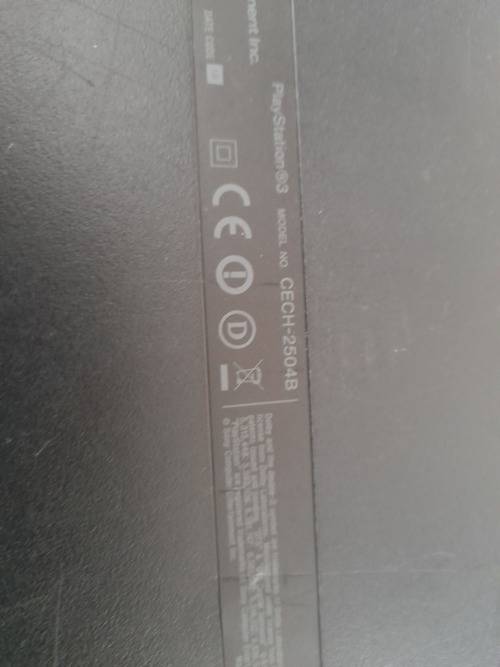 ***SONY PLAYSTATION 3 WITH NEW REMOTE**THE CONSOLE DOES NOT POWER ON, NOT TESTED FURTHER**