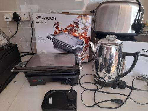 *KITCHEN COMBO DEAL**TOASTER,KENWOOD GRILL,COFFE MACHINE,CUP WARMER*AS PER AD*