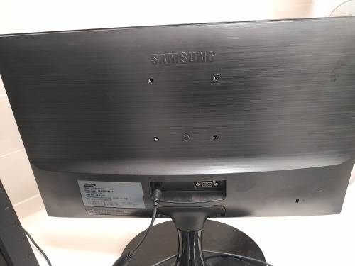 *BULK LIQUIDATION 4 X PC SCREENS, LG, SAMSUNG, PHILLIPS ETC, WITH POWER CORDS*ONE BID FOR ALL 4**