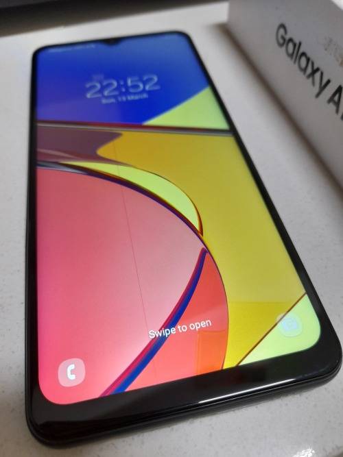 *SAMSUNG A12 64GB NEW IN BOX, HAS SMALL THINN LINE AS PER PIC, BARELY VISUABLE*R4000 IN STORE**