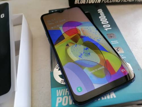 *AWESOME WEEKEND COMO DEAL*NEW SAMSUNG GALAXY A10S IN BOX+VOLKANO BT HEADSET+10 000MAH POWER BANK