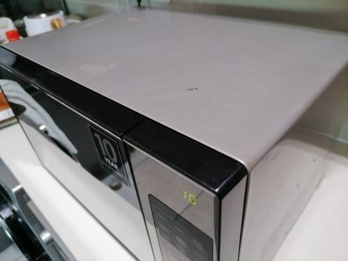 *WAREHOUSE CLEARANCE*SAMSUNG DIGITAL  32L SILVER DIGITAL MICROWAVE,MIRROR GLASS**R2400 RETAIL