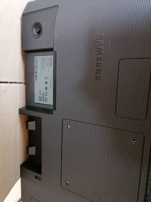*WAREHOUSE CLEARANCE*BULK LOT OF PC ACCESSORIES,SOLAR LIGHTS,SCREEN, SCREEN STANDS ETC**
