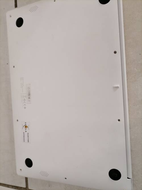 *LIQUIATION STOCK*MECER Z140 C LAPTOP(WHITE) NO POWER CORD NOT TESTED**