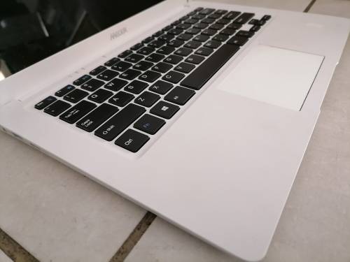 *LIQUIATION STOCK*MECER Z140 C LAPTOP(WHITE) NO POWER CORD NOT TESTED**