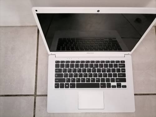 *LIQUIATION STOCK*MECER Z140 C LAPTOP(WHITE) NO POWER CORD NOT TESTED**