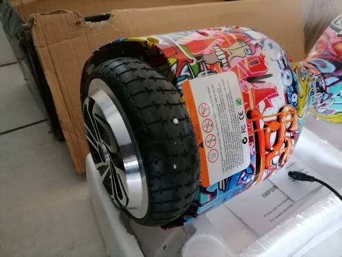 *GTZ TWO1 HOVERBOARD IN BOX WITH CHARGER*POWERS ON NOT MOVING*NOT SURE ISSUE**R3000 IN STORE**