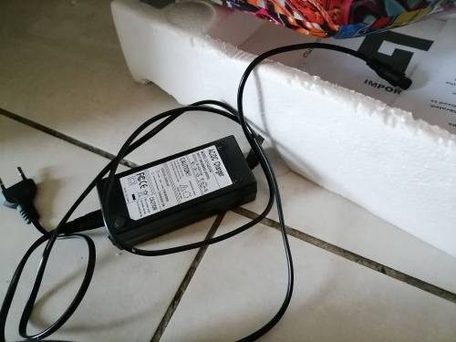 *GTZ TWO1 HOVERBOARD IN BOX WITH CHARGER*POWERS ON NOT MOVING*NOT SURE ISSUE**R3000 IN STORE**