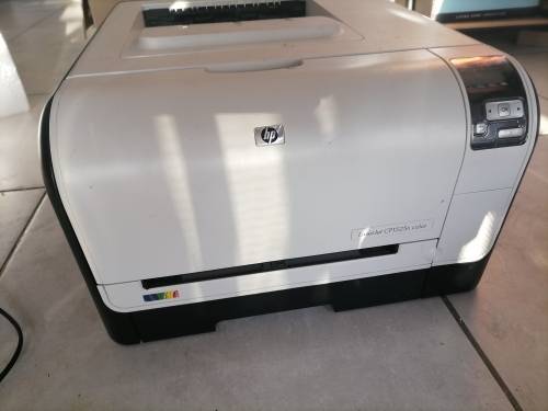 *HP LAZERJET CP1525 COLOUR PRINTER*WORKING BUT STARTED PRINTING BLACK LINE*COULD NEED CLEAN***