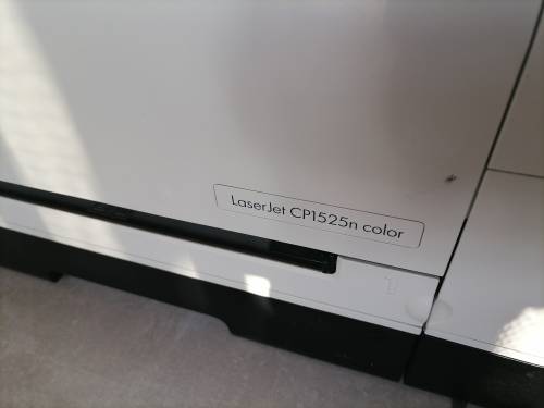 *HP LAZERJET CP1525 COLOUR PRINTER*WORKING BUT STARTED PRINTING BLACK LINE*COULD NEED CLEAN***