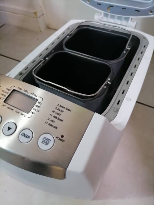 *GRAB THIS AWESOME DEAL*DEMO  TAURUS PA-CASOLA DIGITAL BREAD MACHINE*R5000 IN STORE**