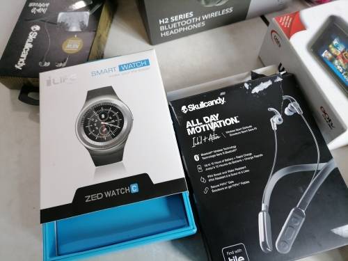 LATE ENTRY*BULK LOT OF UNTESTED/FAULTY/WORKING ELECTRONICS*WATCH/HEADSETS/CAMERA/WALKA/WATCH ETC
