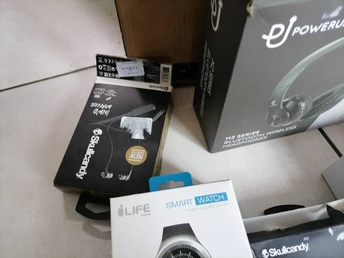 LATE ENTRY*BULK LOT OF UNTESTED/FAULTY/WORKING ELECTRONICS*WATCH/HEADSETS/CAMERA/WALKA/WATCH ETC