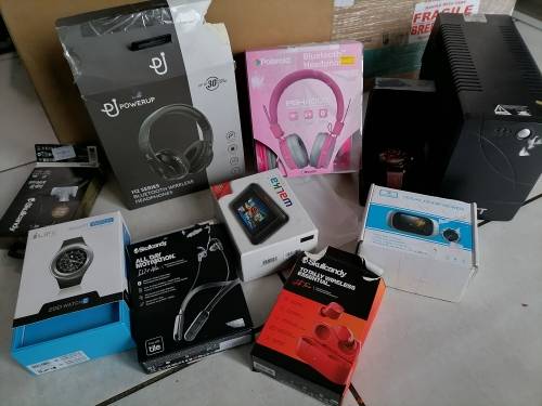 LATE ENTRY*BULK LOT OF UNTESTED/FAULTY/WORKING ELECTRONICS*WATCH/HEADSETS/CAMERA/WALKA/WATCH ETC