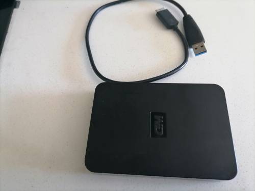 *MONTHEND CLEARANCE SALE*PRE OWNED WESTERN DIGITAL  750GB EXTERNAL HDD +DATA CORD*