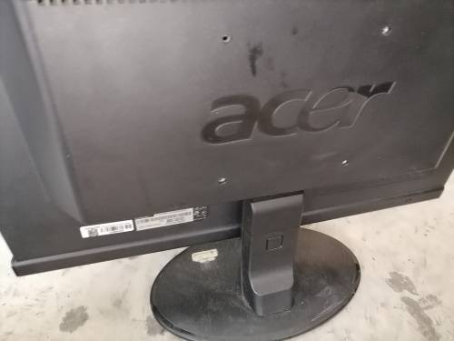 *COMAIR LIQUIDATION*LOT OF 4X PC SCREENS**23 X DELL, 2 X ACER*ONE BID FOR ALL 4*WORKING***