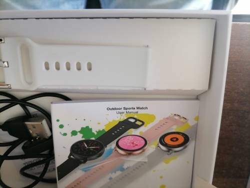 **DONT MISS THIS DEAL*BRAND NEW FABULOUSLY FIT FIERCE SMART WATCH*WHITE*R1000 RETAIL**