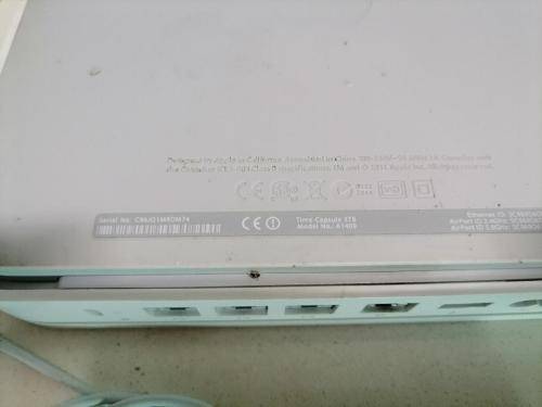 *LOT OF APPLE ITEMS*APPLE A1285 IPOD+APPLE A1409 TIME CAPSULE*BOTH SOLD AS IS*ONE BID FOR BOTH*