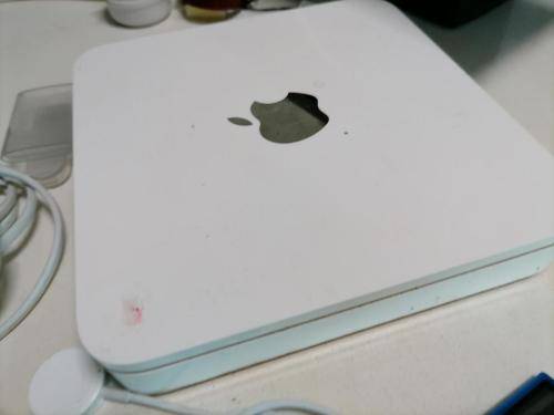*LOT OF APPLE ITEMS*APPLE A1285 IPOD+APPLE A1409 TIME CAPSULE*BOTH SOLD AS IS*ONE BID FOR BOTH*