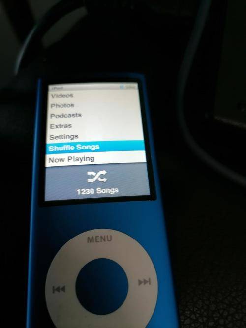 *LOT OF APPLE ITEMS*APPLE A1285 IPOD+APPLE A1409 TIME CAPSULE*BOTH SOLD AS IS*ONE BID FOR BOTH*