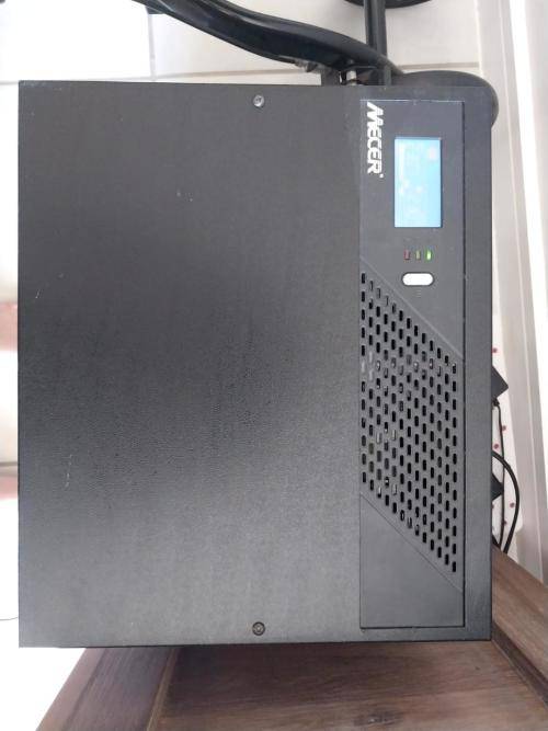 *LIMITED OFFER*LIKE NEW Mecer BBone 1.2KVA/720W Inverter+1x100AH 12V Deep Cycle Battery*R9800 RETAIL