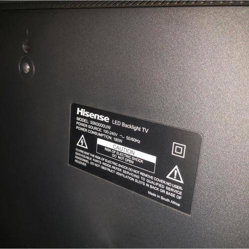 *LIQUIDATION ITEM*HISENSE 55 INCH UHD SMART TV WITH REMOTE**SCREEN GLITCHES**SOLD AS IS**