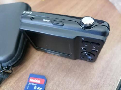 **WEEKENED SPECIAL*SAMSUNG ES13 DIGITAL CAMERA IN CARRY CASE AND MEMORY CARD*NOT TESTED*