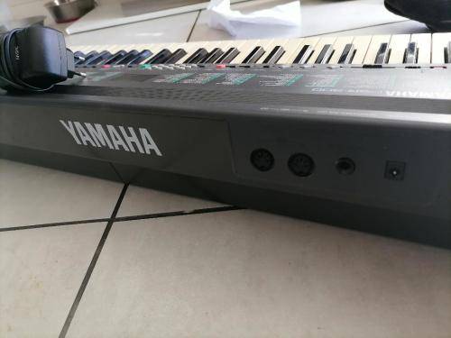 **AWESOME DEALS*PREOWNED YAMAHA PSR 300 ELECTRONIC KEYBOARD WITH MANY FUNCTION*POWER SUPPLY INCL**