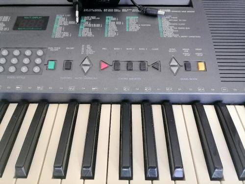 **AWESOME DEALS*PREOWNED YAMAHA PSR 300 ELECTRONIC KEYBOARD WITH MANY FUNCTION*POWER SUPPLY INCL**