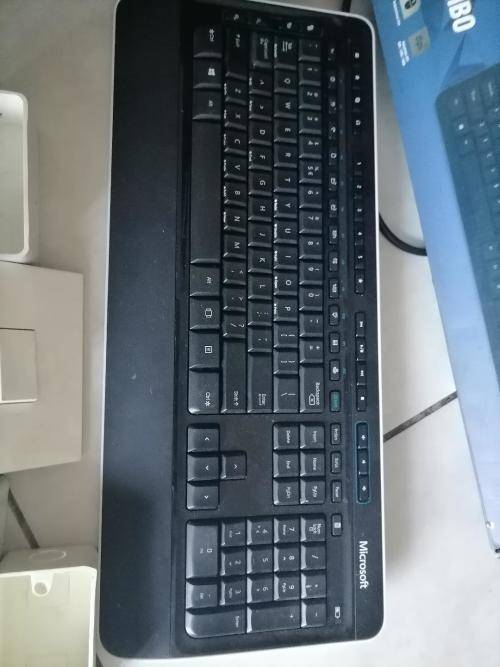 **BULK LOT OF UNTESTED ELECTRONICS*KEYBOARDS/MOUSE,UPS,SHURE MIC,PLUG FITTINGS ETC*1 BID FOR LOT**