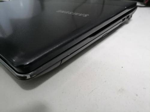 **SAMSUNG SERIES 3 300E LAPTOP, WINDOWS 11,1TB HDD,4GB RAM,INTEL CELERON,CHARGER INCL**