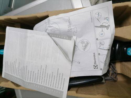 *EASTER SPECIAL**LIKE NEW ELECTROLUX ERGORAPIDO BATTERY VACUUM IN BOX WITH ATTACHMENTS*R3500