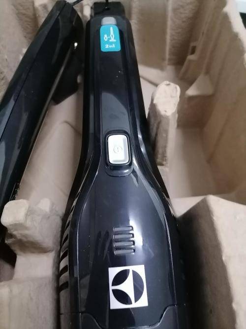 *EASTER SPECIAL**LIKE NEW ELECTROLUX ERGORAPIDO BATTERY VACUUM IN BOX WITH ATTACHMENTS*R3500