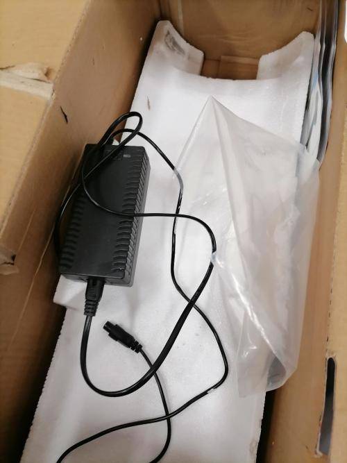 *WOW R30 FREIGHT*DEMO LIKE NEW SMART 6.5 INCH BALANCE BOARD WITH LED LIGHTS AND BT SPEAKER***