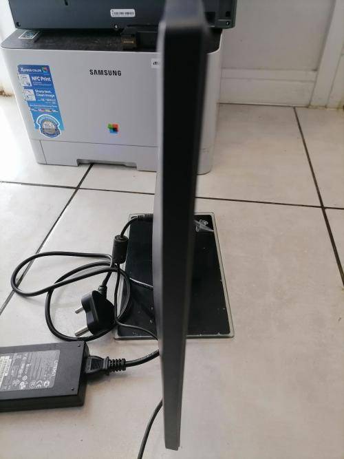 *FLASH FRIDAY DEALS**MECER 24` FULL HD LED ULTRASLIM SCREEN*BUILT IN SPEAKERS,HDMI ETC**