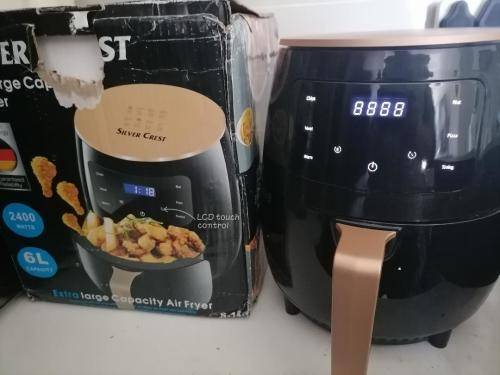 *CHRISTMAS IN JULY*NEW SILVERCREST 6L DIGITAL AIR FRYER(BOX DAMAGE,ITEM NEW)**