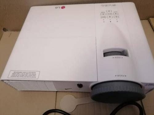 *BIRTHDAY  DEALS*R30 FREIGHT*PRE OWNED LG BE3220-SD PROJECTOR *TOP QUALITY*WORKING 100%**