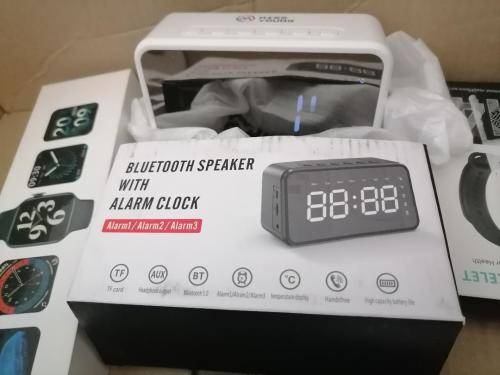 *FLASH FRIDAY DEALS**R30 FREIGHT**BULK LOT OF UNTESTED ELECTRONICS(*ONE BID FOR THE LOT*