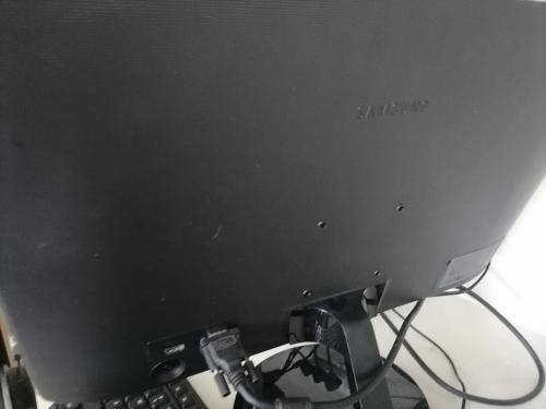 *FLASH FRIDAY DEALS*R30 FREIGHT*SAMSUNG S22F350 22` FHD SCREEN*WORKING/SCREEN FUZZY**