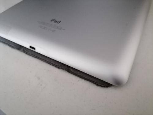 *MIDWEEK NO RESERVE DEALS*R30 FREIGHT*APPLE IPAD 4TH GEN 1460 3G/WIFI 10` TABLET WITH CHARGER**
