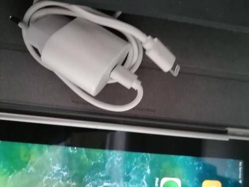 *MIDWEEK NO RESERVE DEALS*R30 FREIGHT*APPLE IPAD 4TH GEN 1460 3G/WIFI 10` TABLET WITH CHARGER**