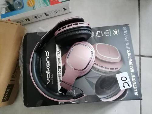 *LIMITED OFFER*R30 FREIGHT*BULK LOT OF ELECTRONICS*ROUTER/SPORT CAM/UPS/HEADSETS ETC**