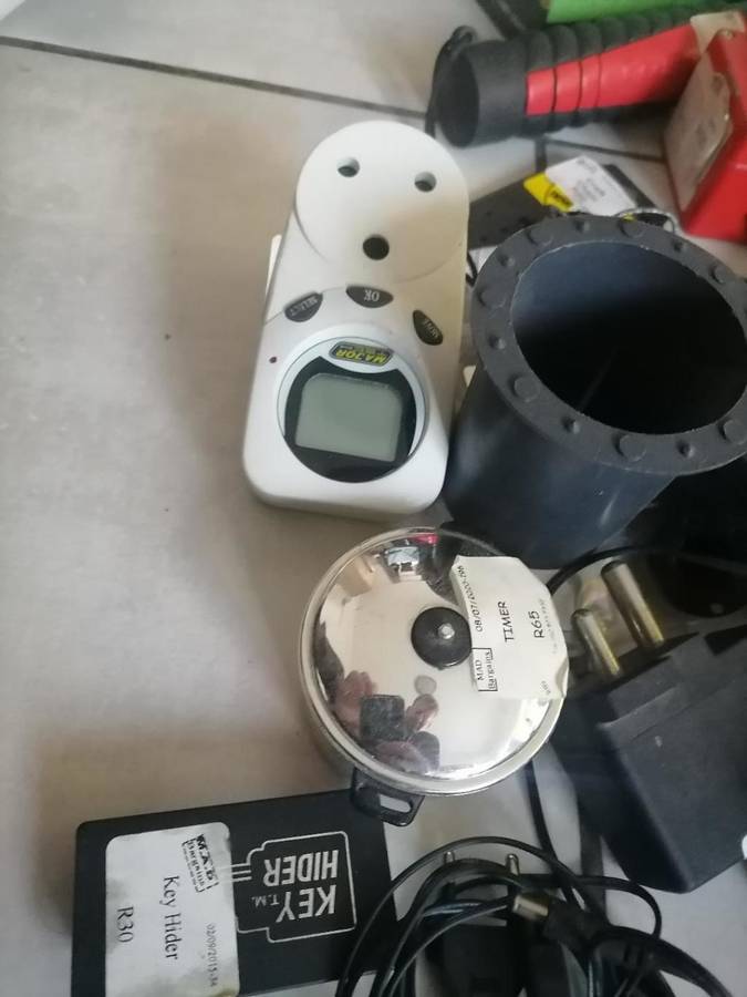 *SHOP CLOSURE*R30 FREIGHT*BULK LOT OF ELECTRONICS,GADGETS,LIGHTS,TIMERS ETC ETC**