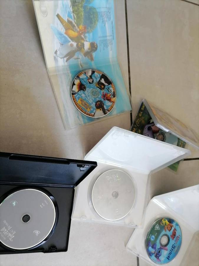 ********SHOP CLOSURE******R30 FREIGHT*BULK LOT OF KIDS DVDS***ONE BID FOR THE LOT***
