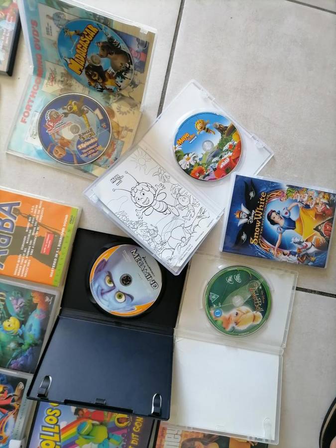 ********SHOP CLOSURE******R30 FREIGHT*BULK LOT OF KIDS DVDS***ONE BID FOR THE LOT***