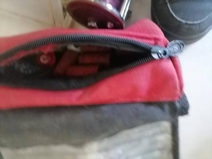 *SHOP CLOSURE*R30 FREIGHT*BULK LOT OF FISHING EQUIPMENT*2 X PENN 500 REELS,BAGS,LURES,HOOKS,SINKERS*