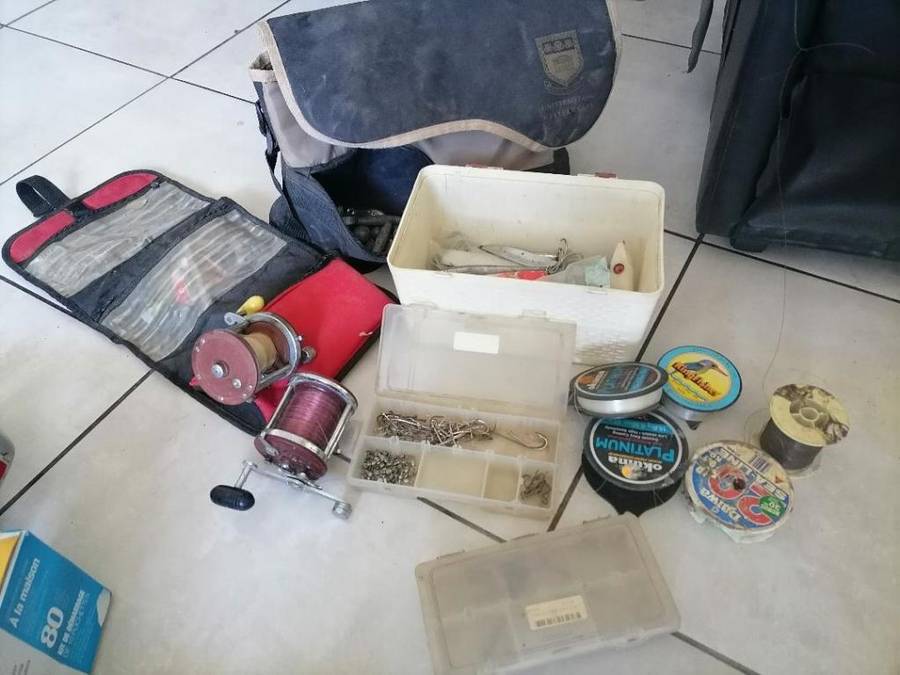 *SHOP CLOSURE*R30 FREIGHT*BULK LOT OF FISHING EQUIPMENT*2 X PENN 500 REELS,BAGS,LURES,HOOKS,SINKERS*