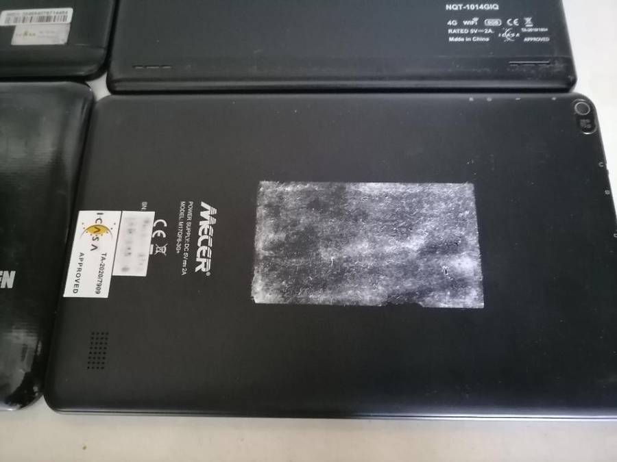 *YEAR END CLEARANCE*R30 FREIGHT*LOT OF 4 X TABLETS(CRACKED SCREENS)ONE BID FOR ALL*UNTESTED**