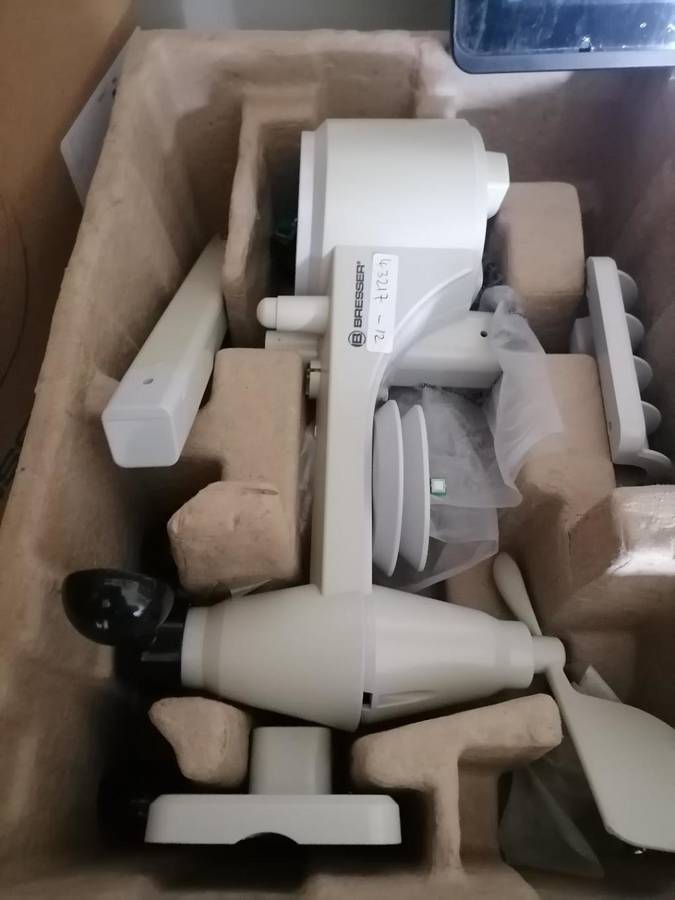 *YEAR END CLEARANCE*R30 FREIGHT*BRESSER 7 IN 1 WEATHER STATION*POWER ON NOT TESED**R10 000 NEW PRICE